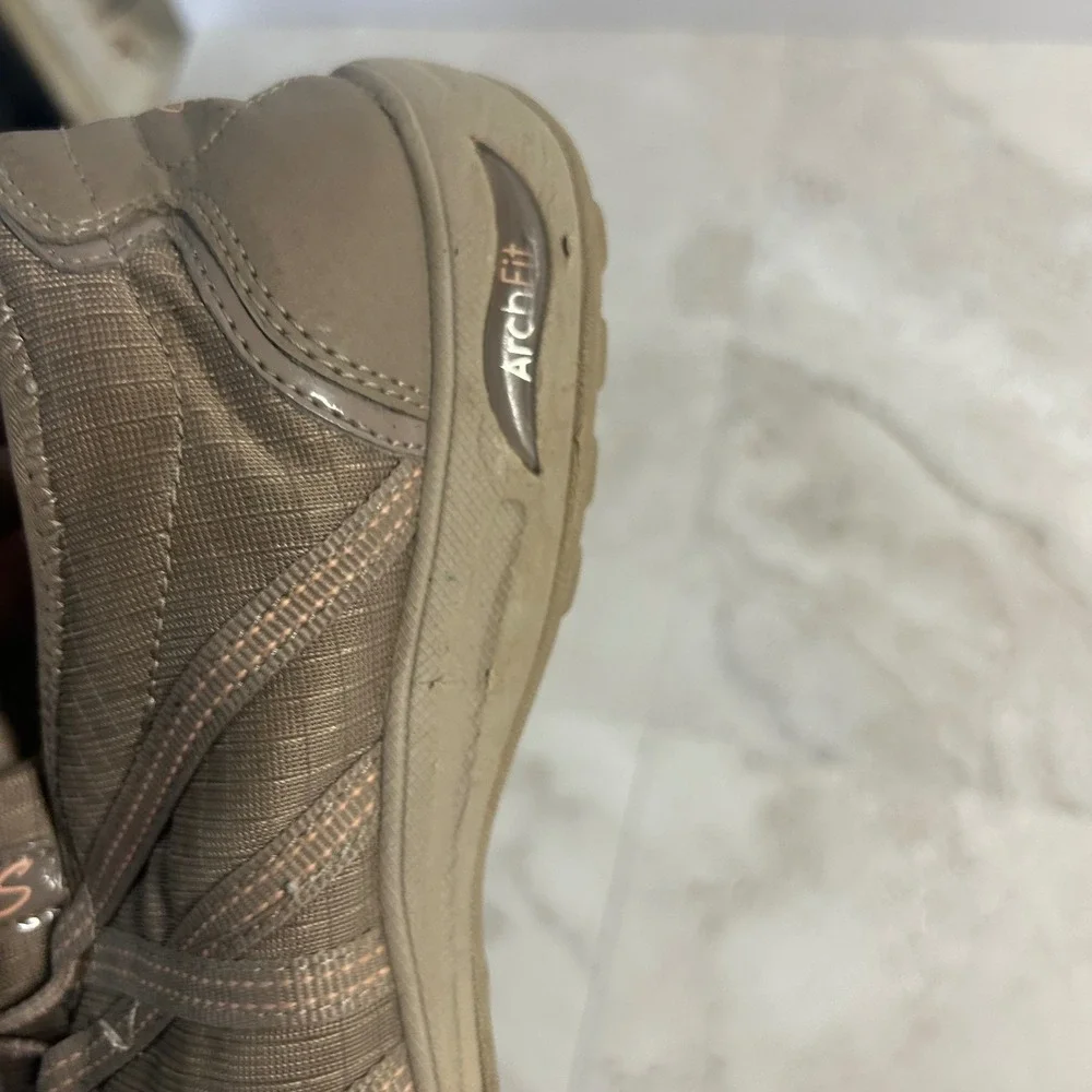 Skechers Arch Fit Taupe Women 10 Slip On Bungee Lace Walking Sneakers 100279